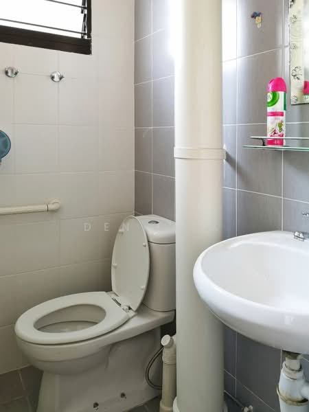 238 Bukit Batok East Avenue 5, 238 Bukit Batok East Avenue 5, 2 Bedrooms, 721 sqft, HDB Flat For Rent, by Den Irya, 21442787 - PropertyGuru.com.sg
