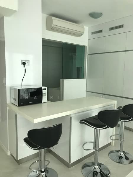 Suites at Orchard, 38 Handy Road, 3 Bedrooms, 1,500 sqft, Condominium For Rent, by Gabriel Lim, 21445246 - Open Dry Kitchen For Counter Sitting - PropertyGuru.com.sg