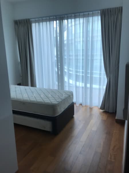 Suites at Orchard, 38 Handy Road, 3 Bedrooms, 1,500 sqft, Condominium For Rent, by Gabriel Lim, 21445246 - Master Bedroom Level 2 with Attached Bath & Bathtub & Balcony - PropertyGuru.com.sg