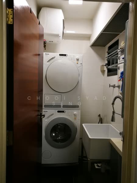 26B Jalan Membina, 26B Jalan Membina, 2 Bedrooms, 646 sqft, HDB Flat For Rent, by Chooi Syad Seng, 21455413 - Loundry room ( common bathroom) - PropertyGuru.com.sg