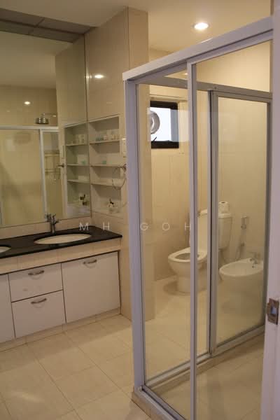 The Arcadia (Arcadia Gardens), 235 Arcadia Road, 4 Bedrooms, 3,800 sqft, Condominium For Rent, by MH Goh, 21458497 - Master Bathroom - PropertyGuru.com.sg