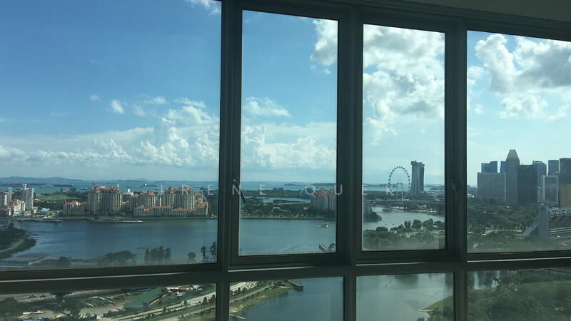 Marina Bay. Singapore Flyer