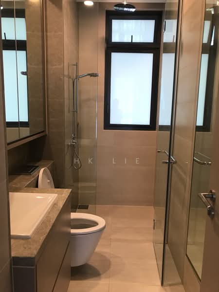 Highline Residences, 9 Kim Tian Road, 3 Bedrooms, 916 sqft, Condominium For Rent, by HK LIE, 21468834 - Master Attached bathroom - PropertyGuru.com.sg