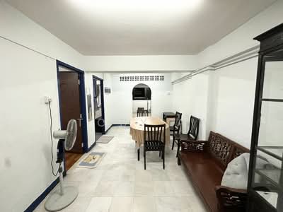 For Rent - 32 Holland Close