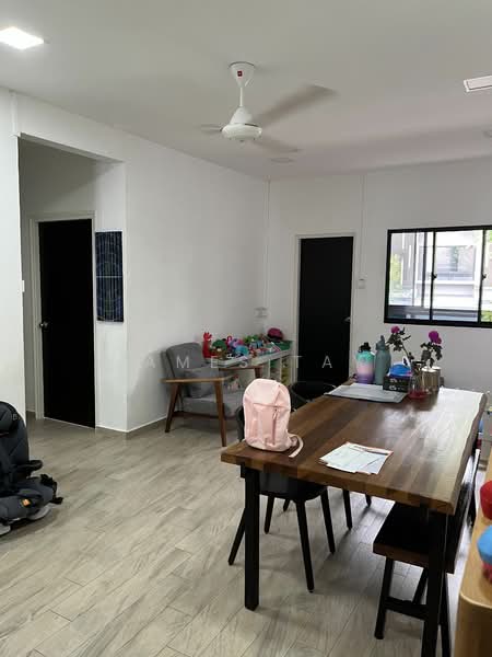 21 Eng Kong terrace, Eng Kong terrace, 4 Bedrooms, 1,700 sqft, Walk-up Apartment For Rent, by James Tay, 21502775 - PropertyGuru.com.sg