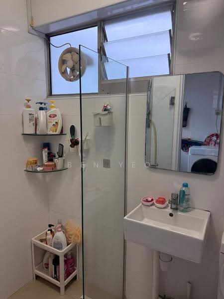 162 Woodlands Street 13, 162 Woodlands Street 13, Admiralty / Woodlands, 3 Bedrooms, 1,313 sqft, HDB Flat For Rent, by Ben Yeo, 21516820 - Bathroom - PropertyGuru.com.sg