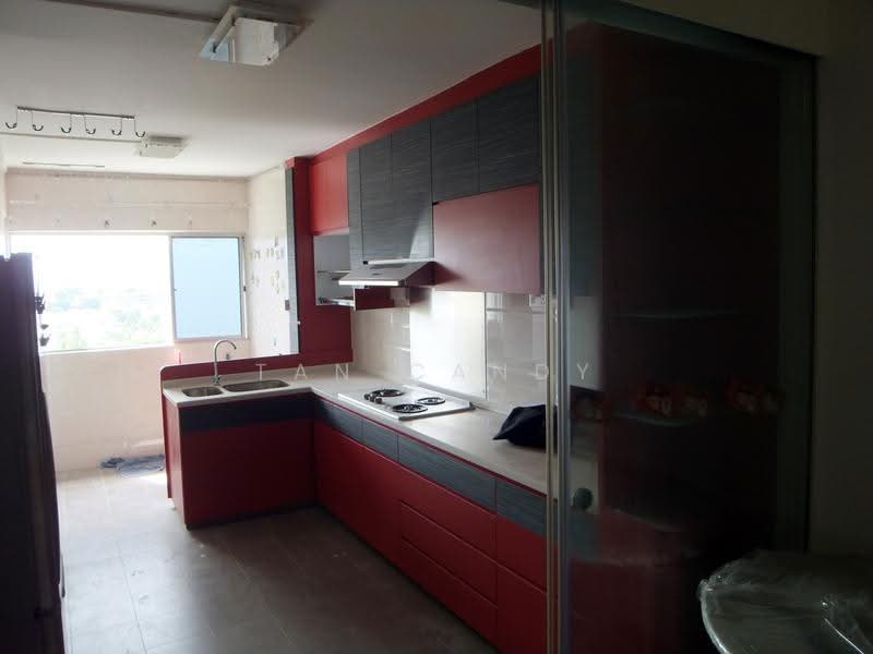 58 Dakota Crescent, 58 Dakota Crescent, Eunos / Geylang / Paya Lebar, 2 Bedrooms, 797 sqft, HDB Flat For Rent, by Candy Tan, 21528822 - Open concept Kitchen with glass door to close up - PropertyGuru.com.sg