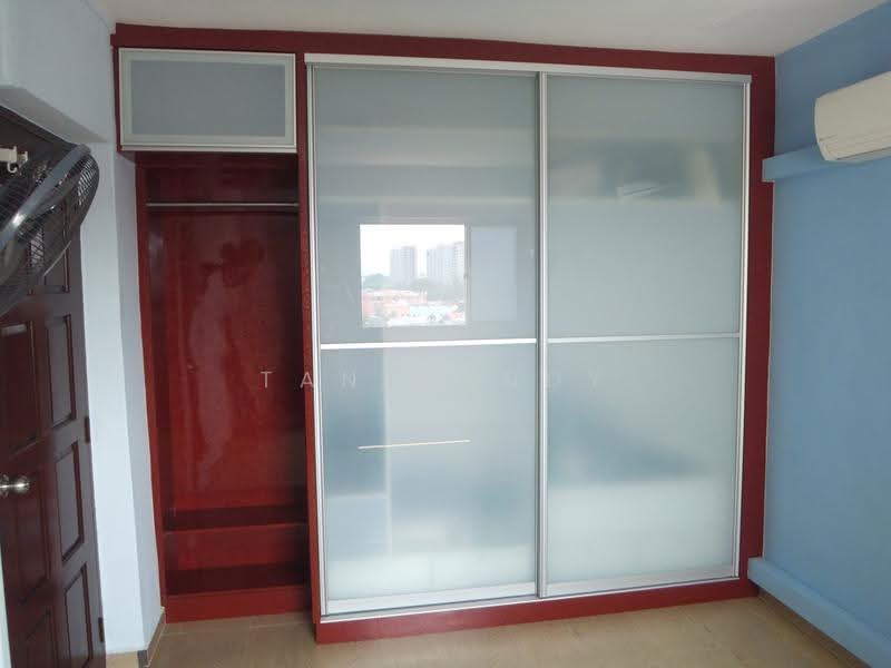 58 Dakota Crescent, 58 Dakota Crescent, Eunos / Geylang / Paya Lebar, 2 Bedrooms, 797 sqft, HDB Flat For Rent, by Candy Tan, 21528822 - Master Bedroom Built in Wardrobe - PropertyGuru.com.sg