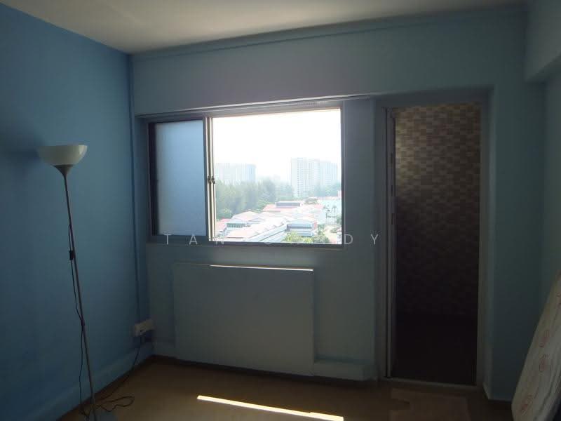 58 Dakota Crescent, 58 Dakota Crescent, Eunos / Geylang / Paya Lebar, 2 Bedrooms, 797 sqft, HDB Flat For Rent, by Candy Tan, 21528822 - Master bedroom with unlock greenery and river view - PropertyGuru.com.sg