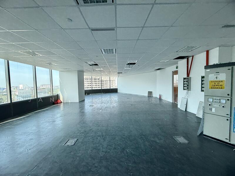 Westgate Tower, 1 Gateway Drive, 1,808 sqft, Office For Rent, by Janet Tsc ( 张曉菁 ), 21531953 - CommercialGuru.com.sg