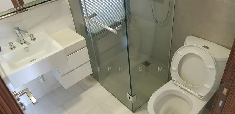 Rivergate, 99 Robertson Quay, 2 Bedrooms, 1,044 sqft, Apartment For Rent, by Joe Sim, 21532685 - Common Bath - PropertyGuru.com.sg