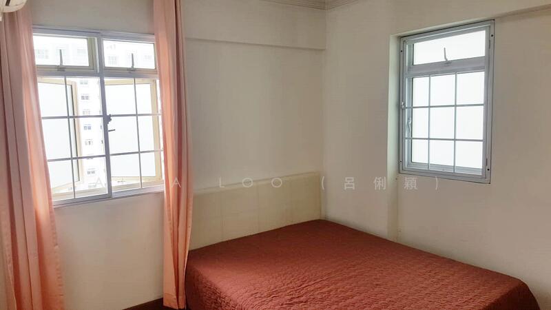 Viewing at 8533 9856 ALDA LOO