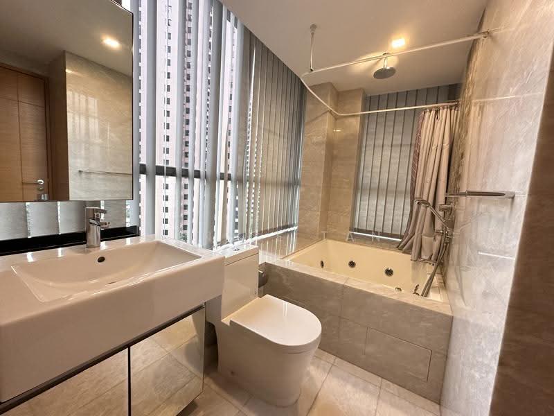 Angullia Park Residences @ Orchard, Tanglin / Holland / Bukit Timah, 3 Bedrooms, 1,000 sqft, Condominium For Rent, by Jenice Tan, 21562887 - Master Bathroom - PropertyGuru.com.sg