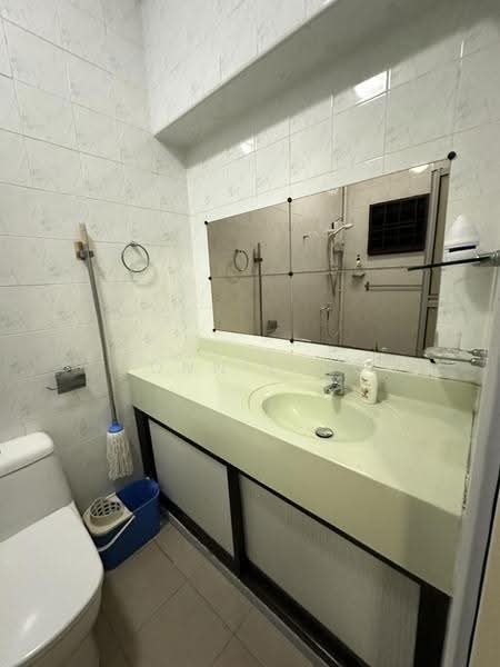 122C Sengkang East Way, 122C Sengkang East Way, Hougang / Punggol / Sengkang, 4 Bedrooms, 1,410 sqft, HDB Flat For Rent, by Connie Ng, 21562960 - Bathroom - PropertyGuru.com.sg