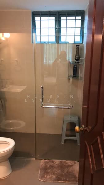 Stratford Court, 41A Bedok Ria Crescent, 3 Bedrooms, 1,625 sqft, Condominium For Sale, by Hussein Esabhai Papar, 21573093 - Bathroom - PropertyGuru.com.sg