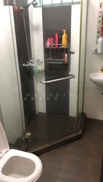 Stratford Court, 41A Bedok Ria Crescent, 3 Bedrooms, 1,625 sqft, Condominium For Sale, by Hussein Esabhai Papar, 21573093 - Bathroom - PropertyGuru.com.sg