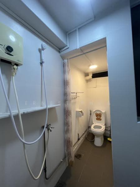 125 Lorong 1 Toa Payoh, 125 Lorong 1 Toa Payoh, Balestier / Toa Payoh, Studio, 200 sqft, HDB Flat For Rent, by Ernest Phua, 21574039 - Bathroom - PropertyGuru.com.sg