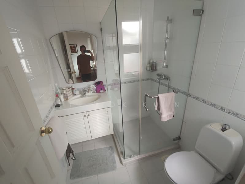 NICE BRIGHT SEMI DETACHED AT JLN KELAWAR, JALAN KELAWAR, 4 Bedrooms, 4,500 sqft, Semi-Detached House For Rent, by Yip Kok Kuin, 21588614 - other bedroom 2 attached bath - PropertyGuru.com.sg