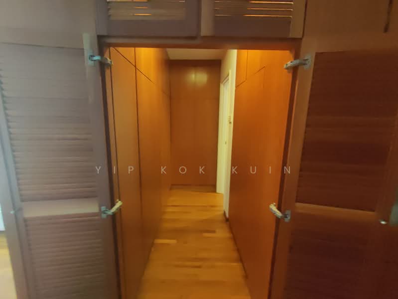 NICE BRIGHT SEMI DETACHED AT JLN KELAWAR, JALAN KELAWAR, 4 Bedrooms, 4,500 sqft, Semi-Detached House For Rent, by Yip Kok Kuin, 21588614 - master walk through wardrobe - PropertyGuru.com.sg