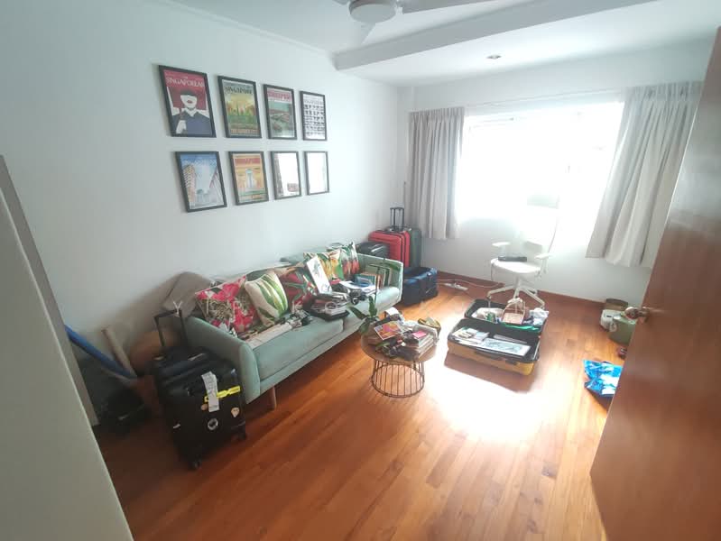 NICE BRIGHT SEMI DETACHED AT JLN KELAWAR, JALAN KELAWAR, 4 Bedrooms, 4,500 sqft, Semi-Detached House For Rent, by Yip Kok Kuin, 21588614 - study room attached to master - PropertyGuru.com.sg