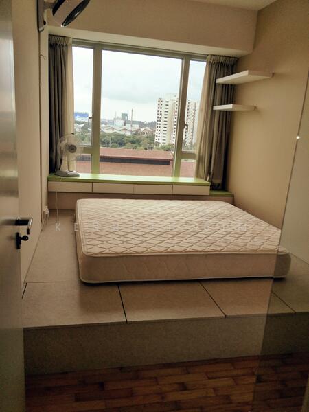 Common bedroom with platform 