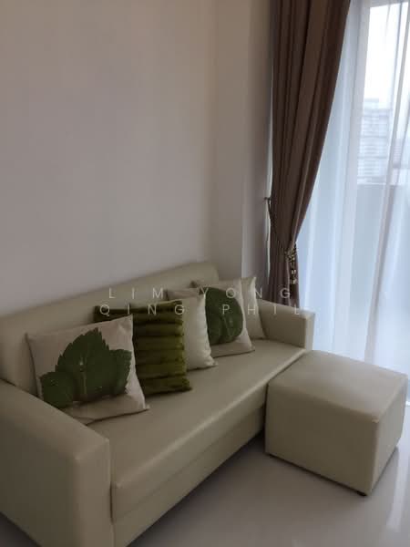 J Gateway, 2 Gateway Drive, 3 Bedrooms, 894 sqft, Condominium For Rent, by Lim Yong Qing Phil, 21605126 - PropertyGuru.com.sg