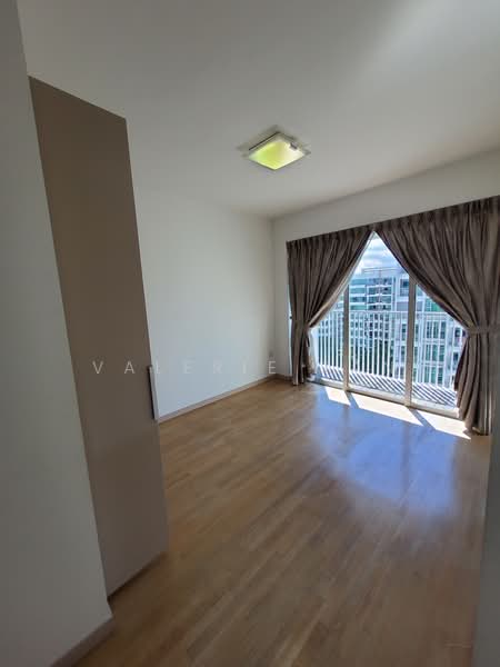 Optima @ Tanah Merah Condominium For Sale at S$ 2,450,000 | PropertyGuru Singapore - Master Bedroom