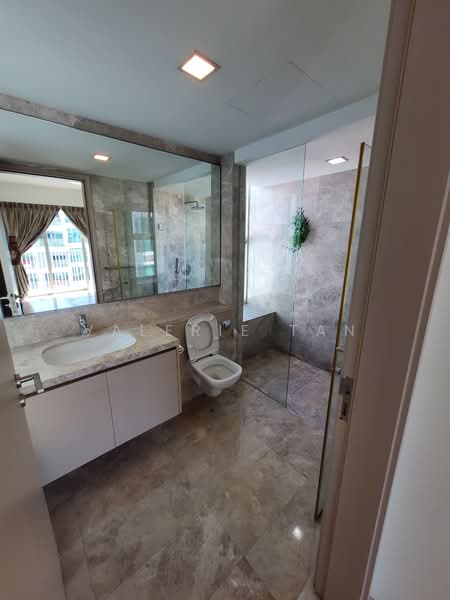 Optima @ Tanah Merah Condominium For Sale at S$ 2,450,000 | PropertyGuru Singapore - Master Bedroom Bath