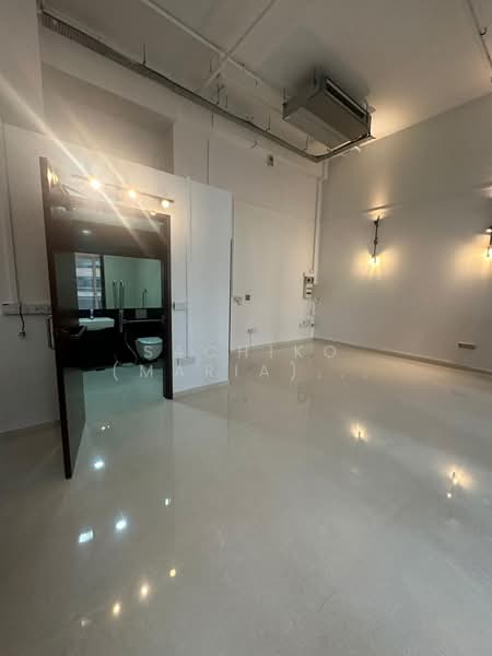 Eon Shenton, 70 Shenton Way, 506 sqft, Office For Rent, by Sachiko (Maria) Watanabe, 21610178 - Attached Bathroom - CommercialGuru.com.sg