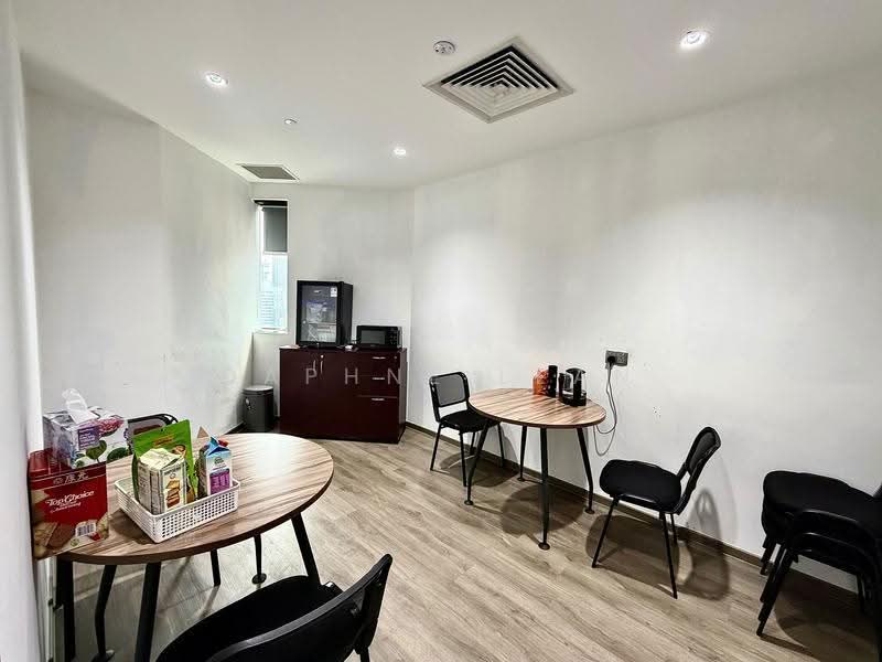 Chinatown Point, 133 New Bridge Road, Boat Quay / Raffles Place / Marina, 2,346 sqft, Office For Rent, by Daphne Lean, 21613924 - Interior - CommercialGuru.com.sg