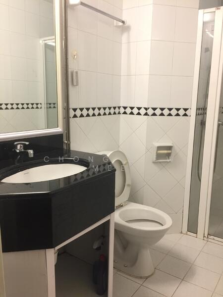 Common bathroom 