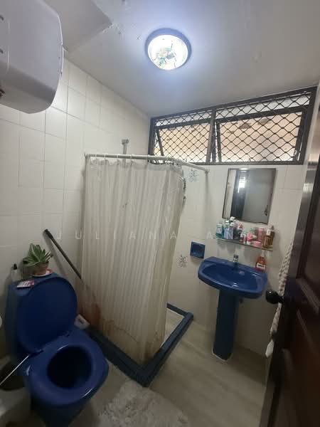 Bedok Court, 297 Bedok South Avenue 3, 3 Bedrooms, 2,411 sqft, Condominium For Rent, by Juliana Ang, 21618665 - Master Bathroom - PropertyGuru.com.sg
