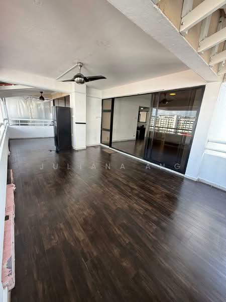 Bedok Court, 297 Bedok South Avenue 3, 3 Bedrooms, 2,271 sqft, Condominium For Rent, by Juliana Ang, 21618665 - Balcony Alfresco Dining - PropertyGuru.com.sg