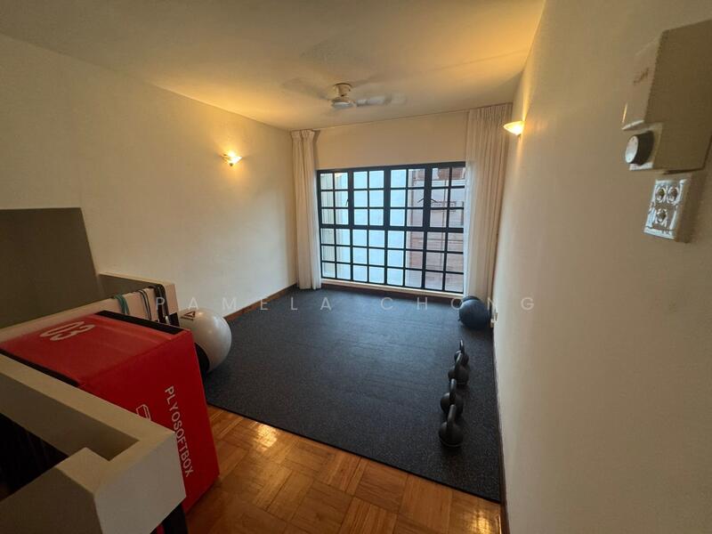 SOLE AGENT ⭐️ SPACIOUS 3 STOREY SEMID ⭐️LARGE GARDEN/HUGE ENTERTAINMENT/HENRY Pk☎️PAM 90228600, Mount Sinai / Moonbeam/ Holland Grove, 5 Bedrooms, 4,000 sqft, Semi-Detached House For Sale, by Pamela Chong, 21636053 - PropertyGuru.com.sg