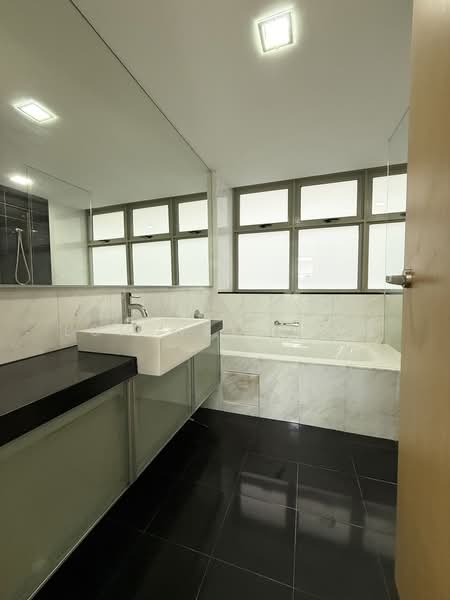 The Calrose, 513 Yio Chu Kang Road, 3 Bedrooms, 1,421 sqft, Condominium For Rent, by Loh Wei Yong, 21636938 - Master Bathroom - PropertyGuru.com.sg