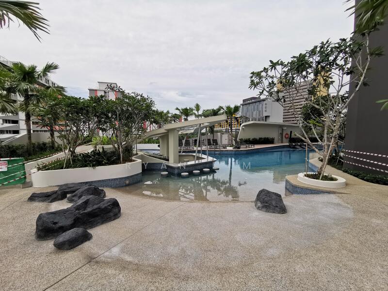 Beach pool