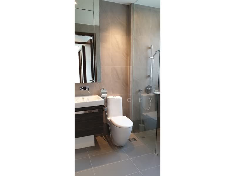 The Foresta @ Mount Faber, 102 Wishart Road, 2 Bedrooms, 721 sqft, Condominium For Rent, by Kat Boey, 21641436 - Master bathroom - PropertyGuru.com.sg