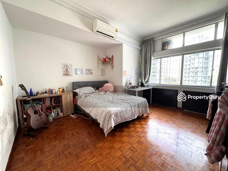HUGE BEDROOM 