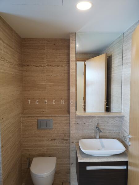 26 Newton, , 2 Bedrooms, 775 sqft, Condominium For Rent, by Terence Ng, 21645901 - Spacious Bathroom - PropertyGuru.com.sg