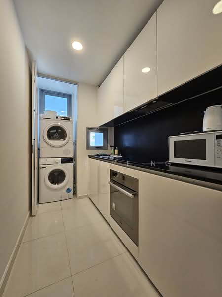 26 Newton, , 2 Bedrooms, 775 sqft, Condominium For Rent, by Terence Ng, 21645901 - Enclosed Kitchen with windows with branded appliances - PropertyGuru.com.sg