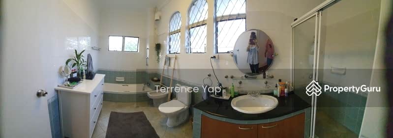 MASTER BATHROOM WITH 2 SHOWER FACILITIES