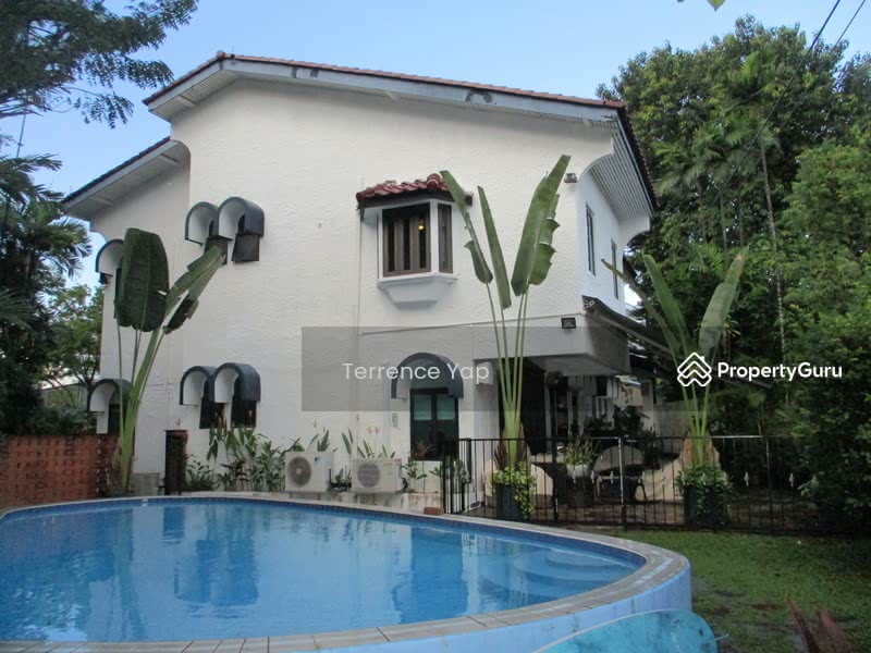 POOL AT REAR - QUIET AND PRIVATE