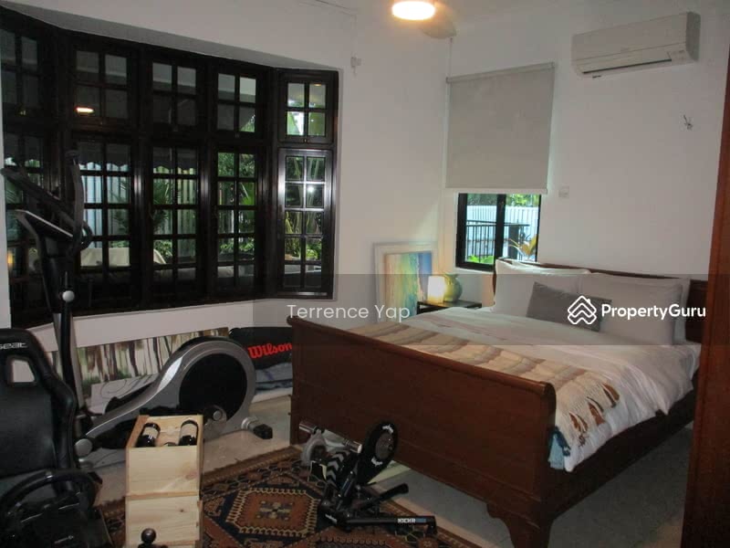 DOWNSTAIRS GRANNY ROOM WITH BATHROOM