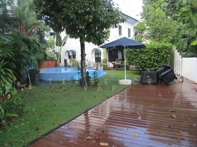 For Rent - Near HOLLAND V, JALAN JELITA with POOL. GRANNY Room. OLD WORLD CHARM