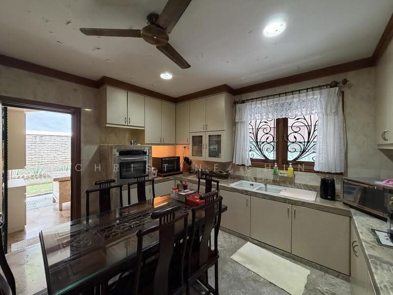Semi-Detached At Goodman Road, Goodman Road, East Coast / Marine Parade, 6 Bedrooms, 3,000 sqft, Semi-Detached House For Sale, by Christine Chin, 21665512 - Kitchen - PropertyGuru.com.sg
