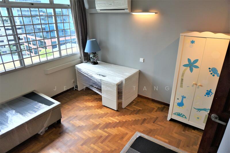 Spacious Common Bedroom