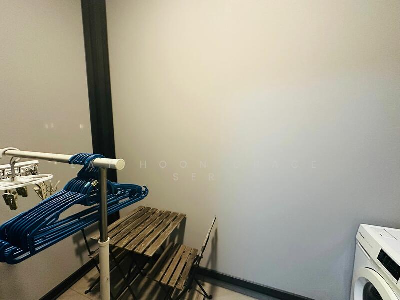 Balcony with Zip Track