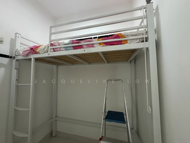 Bomb shelter or helper room 