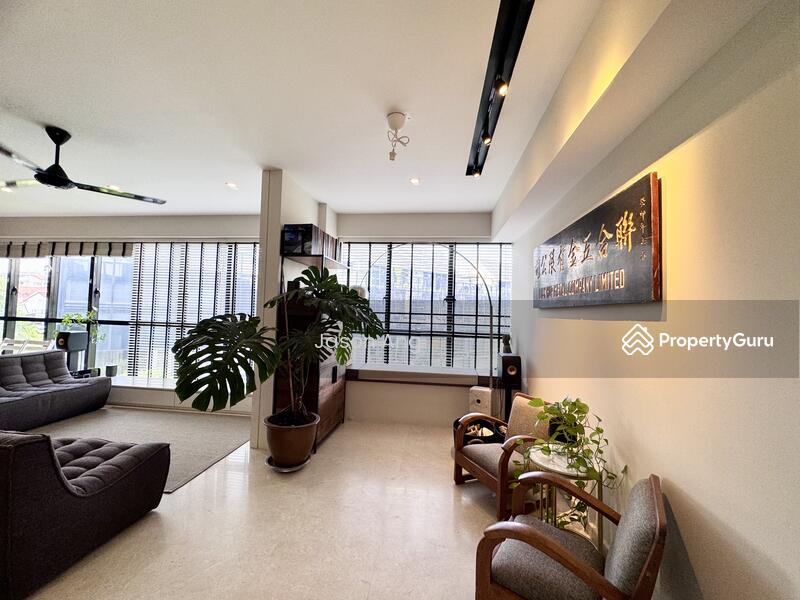 Spacious living and dining area