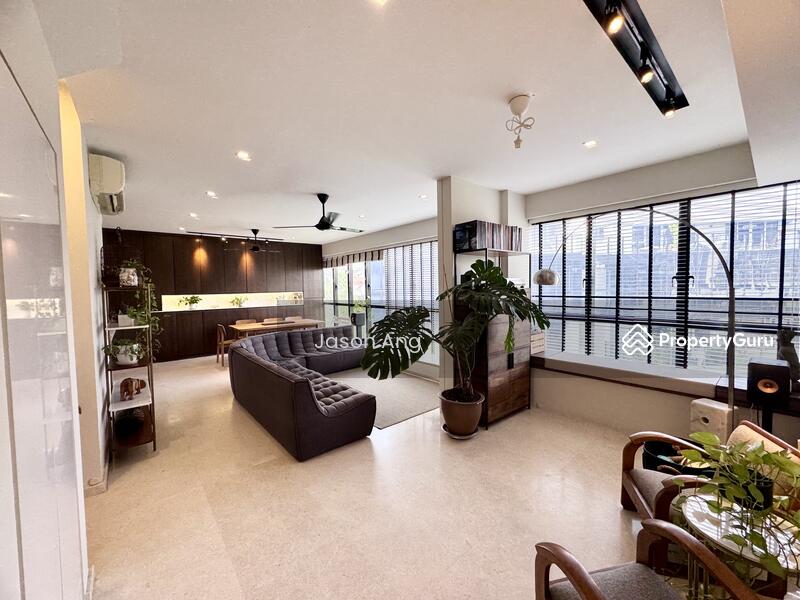 Spacious living and dining area